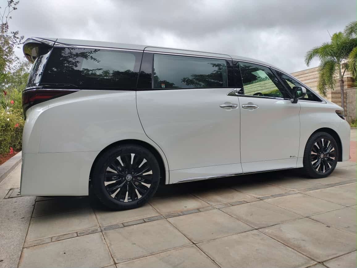 Luxury MPV — side profile